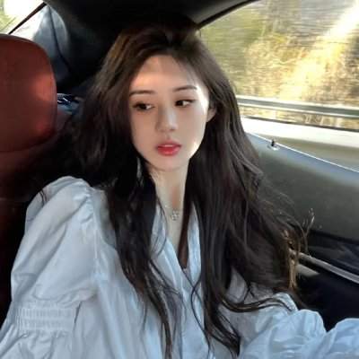 当红小花又出大瓜：与前任深夜同框，本人沉默不回应，前后半年